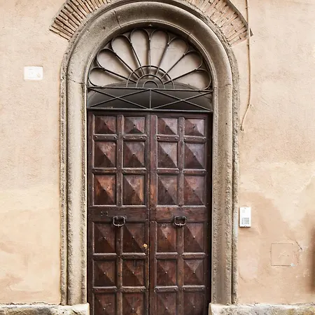 Turistico All'ombra Della Torre